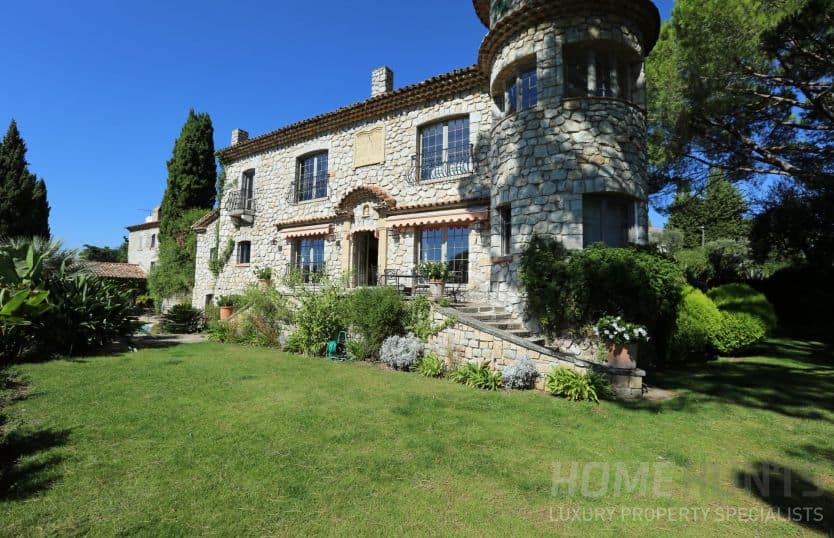 5 Stunning Luxury Properties in Mougins (Fit for a Millionaire) 4