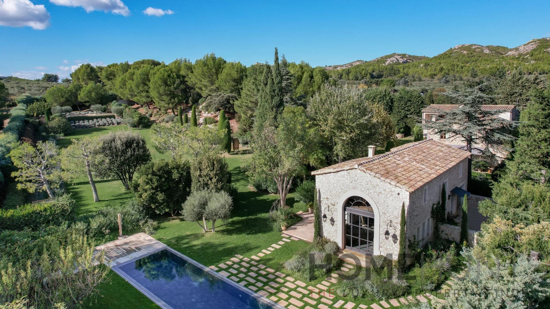 Villa/House For Sale in Maussane Les Alpilles HH15337426