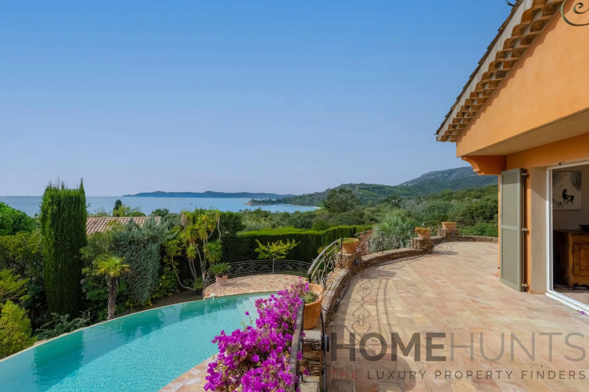 Villa/House For Sale in Le Lavandou HH15366032