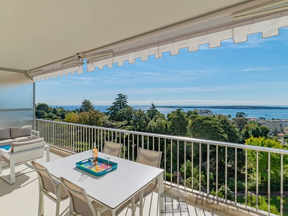 3 Bedroom Apartment in Cannes 9