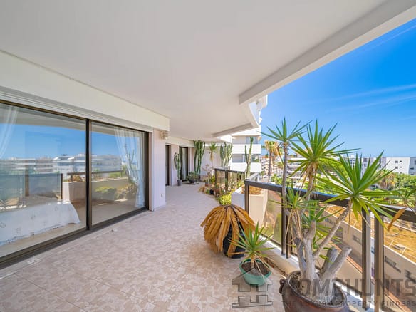 2 Bedroom Apartment in Cannes 12
