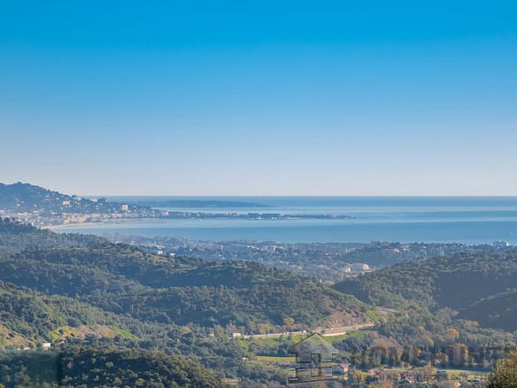 4 Bedroom Villa/House in Les Adrets De L Esterel 9