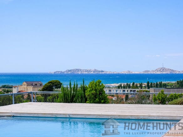 3 Bedroom Apartment in Marseille 2