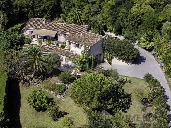 5 Bedroom Villa/House in St Paul 32