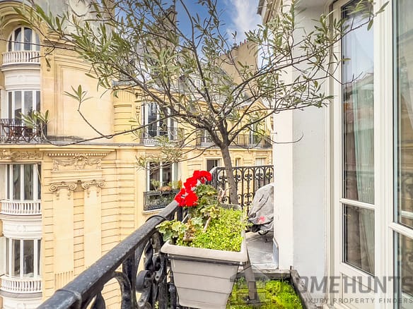 3 Bedroom Apartment in Paris 17th (Monceau - Batignolles -Ternes) 2