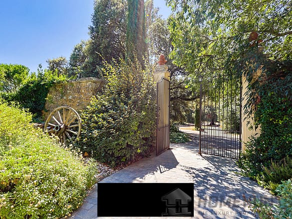 6 Bedroom Villa/House in St Maximin La Ste Baume 10