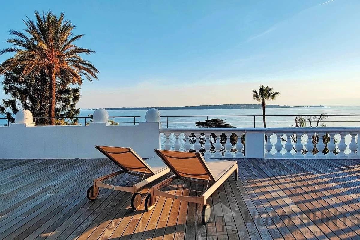 Apartment For Sale in Cannes 17
