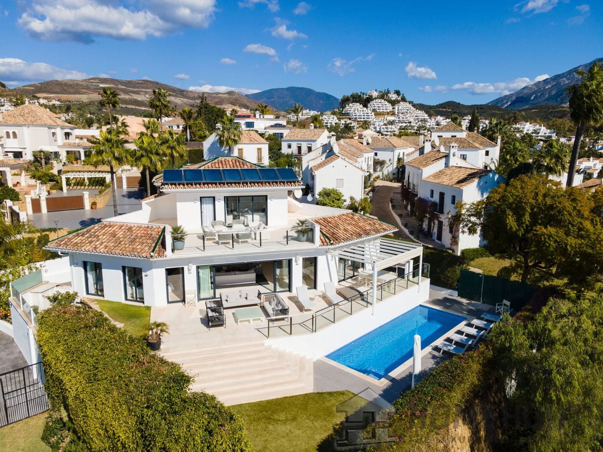 Villa/House For Sale in Nueva Andalucía 15
