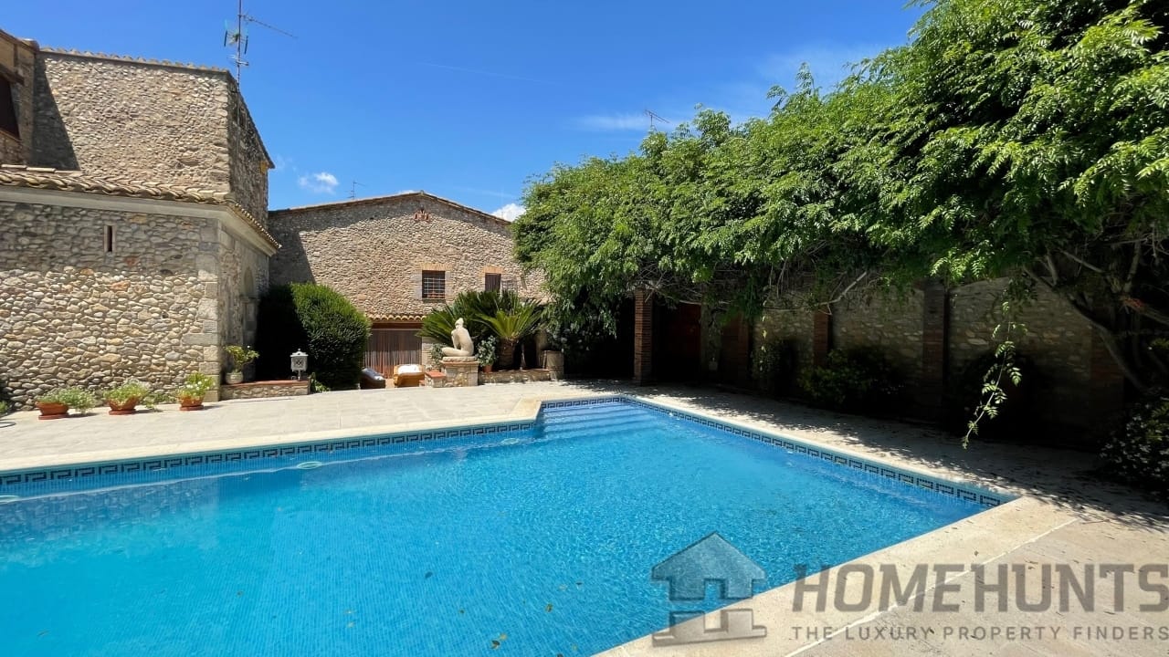 Villa/House For Sale in Sant Pere Pescador 3