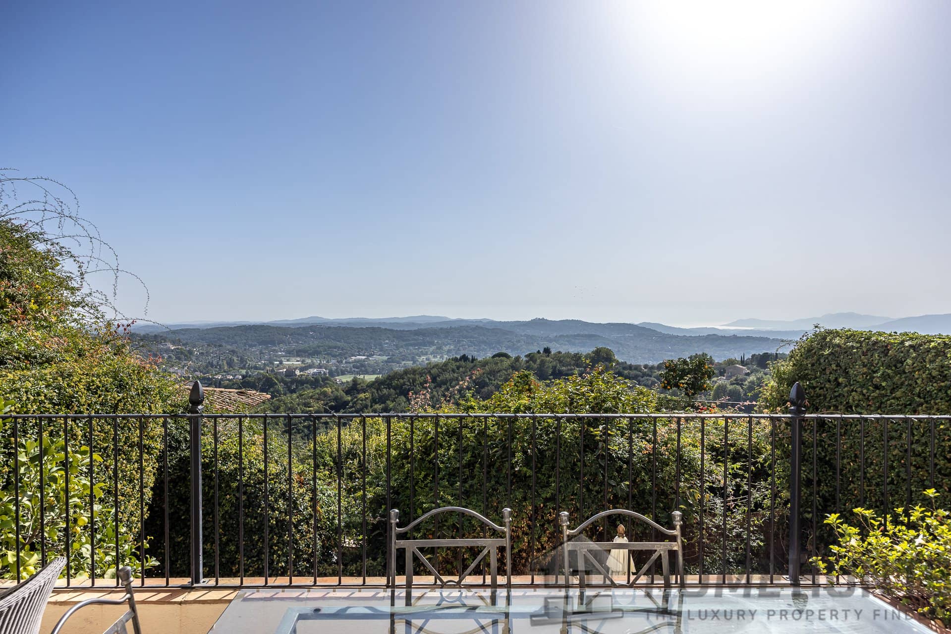 Villa/House For Sale in Chateauneuf Grasse 10