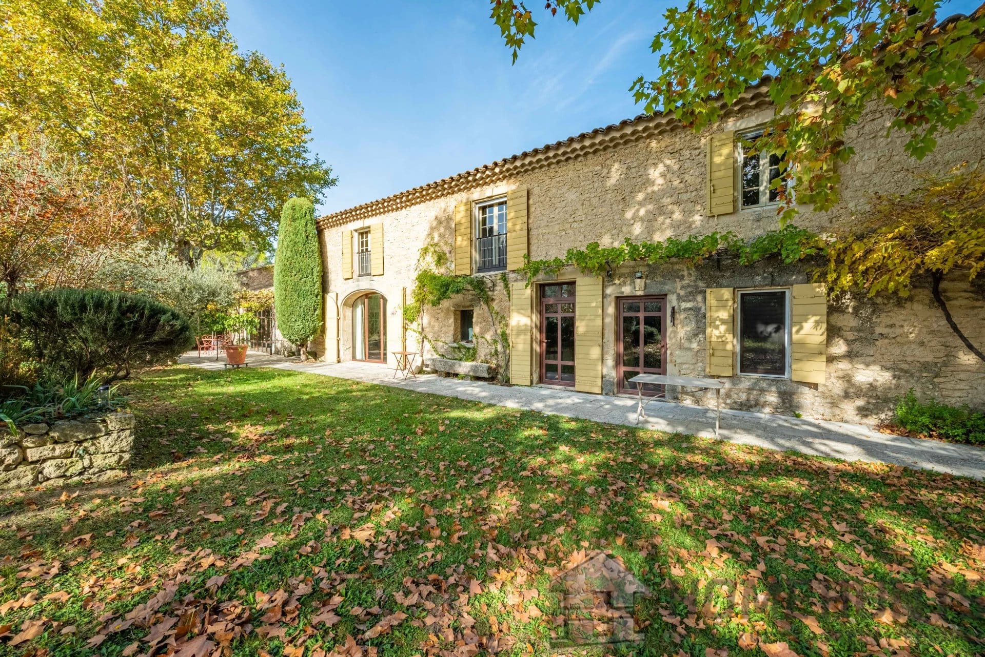 Villa/House For Sale in Eygalieres 16