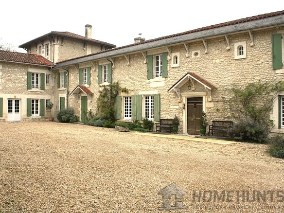 Villa/House For Sale in Chalais 14