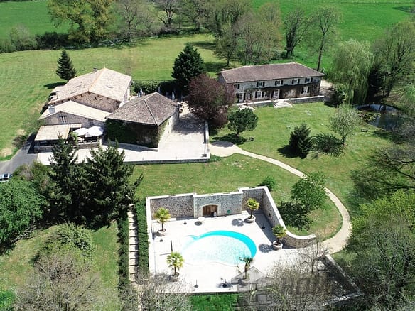 Hotels/gites For Sale in Rouzede 10