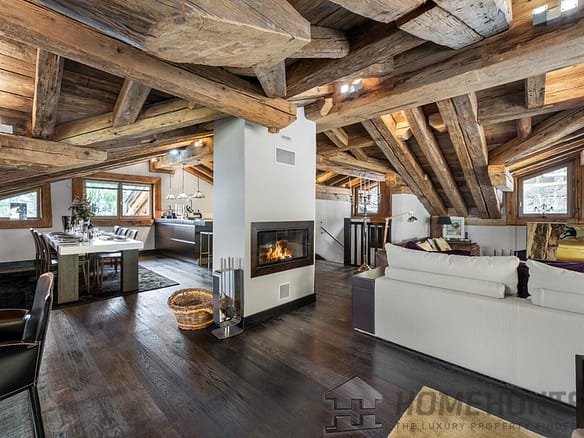Chalet For Sale in Courchevel 2