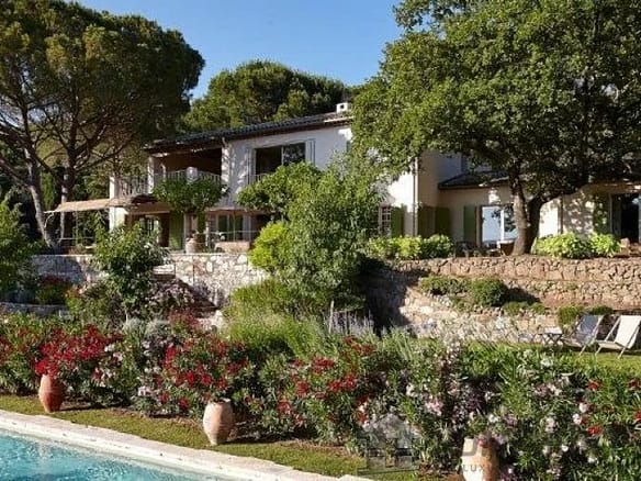 Villa/House For Sale in Grimaud 16