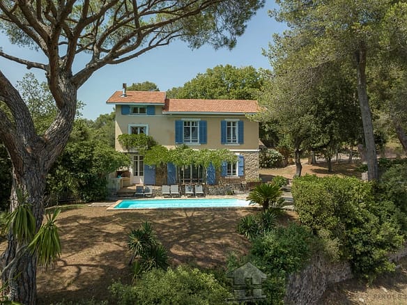 Villa/House For Sale in La Roquette Sur Siagne 13