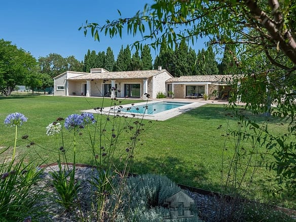 Villa/House For Sale in St Remy De Provence 10