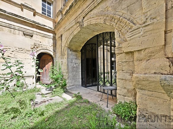 Castle/Estates For Sale in Uzes 16
