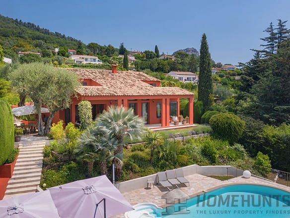 Villa/House For Sale in Vence 24