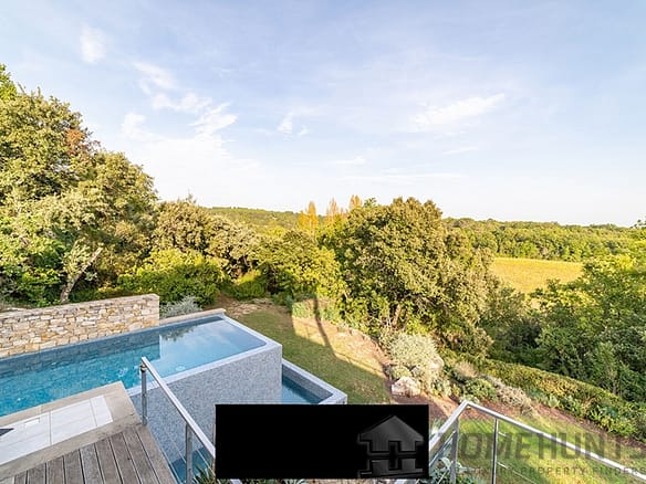 Villa/House For Sale in Uzes 8