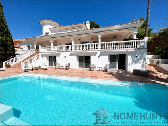 Villa/House For Sale in El Paraiso 24
