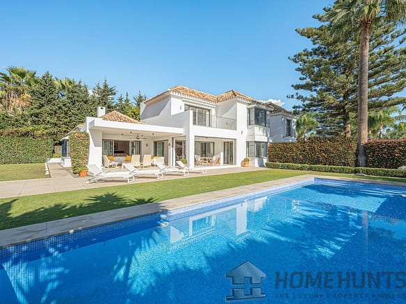 Villa/House For Sale in Estepona 22