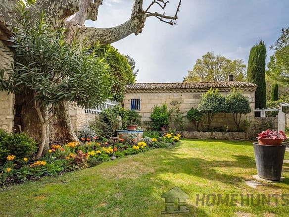 Villa/House For Sale in St Remy De Provence 18