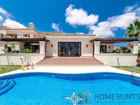 Villa/House For Sale in Nueva Andalucía 4