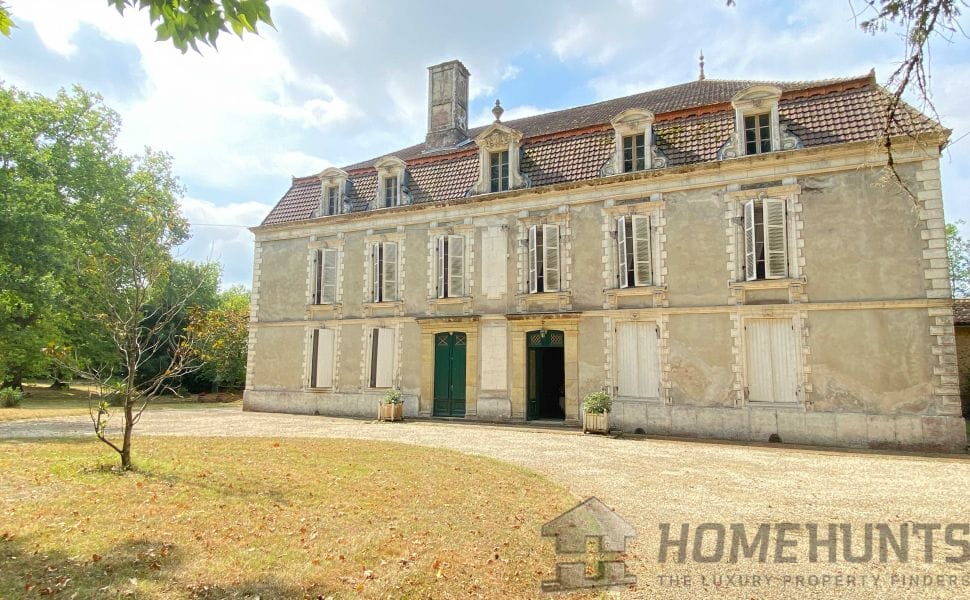 Castle/Estates For Sale in Aire Sur L Adour 4