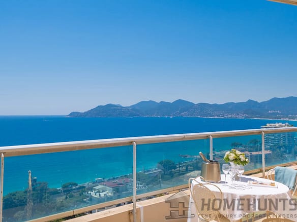 2 Bedroom Apartment in Cannes 3
