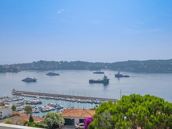 2 Bedroom Apartment in Villefranche Sur Mer 22