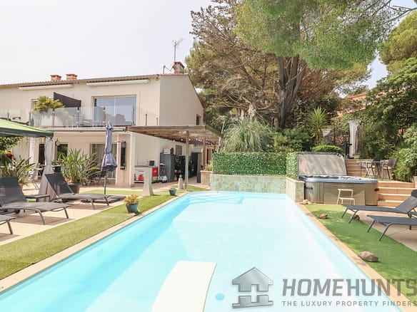 9 Bedroom Villa/House in Frejus 20