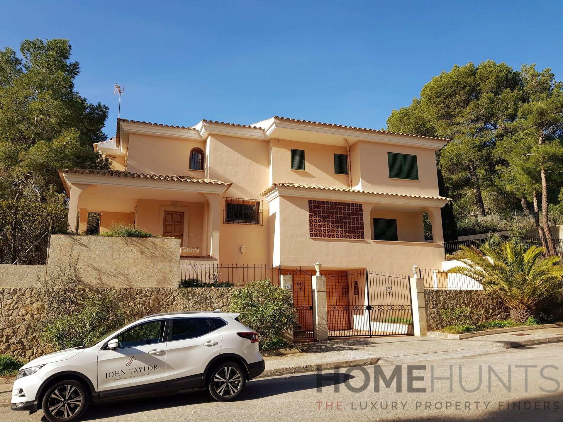Villa/House For Sale in Peguera HH13938742