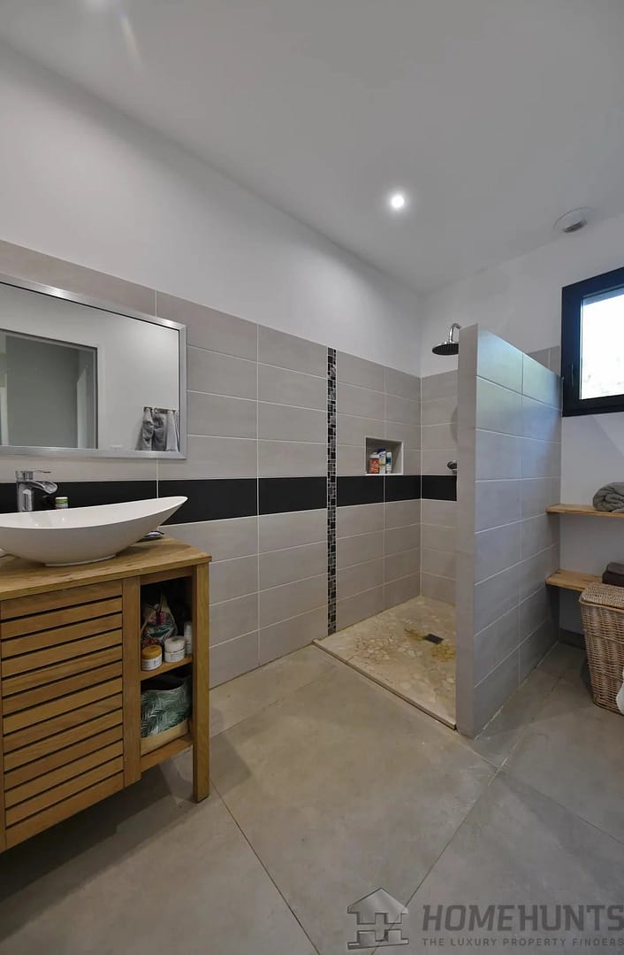 property_HH-15987856-23