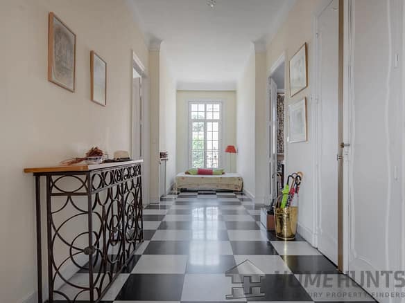 4 Bedroom Apartment in Marseille 3 4 Bedroom Apartment in Marseille 3