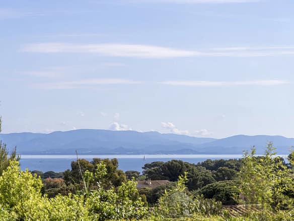 Villa/House For Sale in Hyeres 4