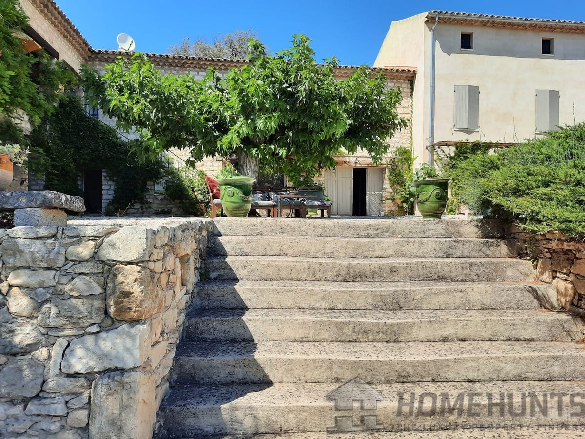 Villa/House For Sale in Lourmarin HH15236720