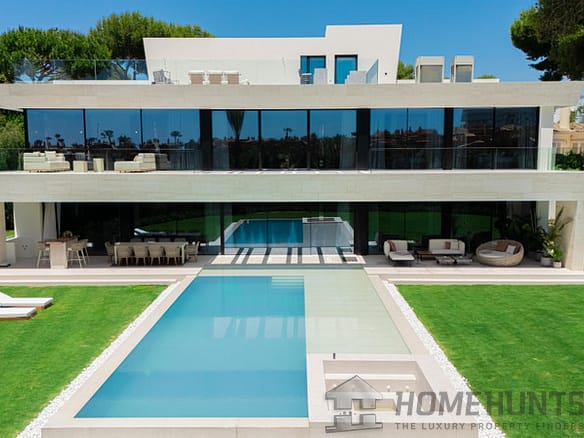 6 Bedroom Villa/House in Los Monteros 24
