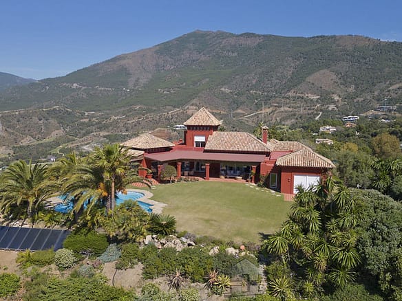 5 Bedroom Villa/House in La Zagaleta 5