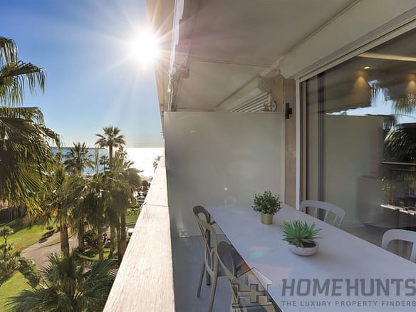 2 Bedroom Apartment in Cannes 7