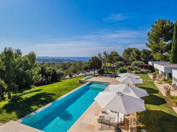 Villa/House For Sale in San Josep 3