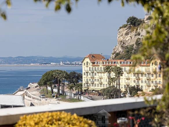 5 Bedroom Apartment in Nice 16