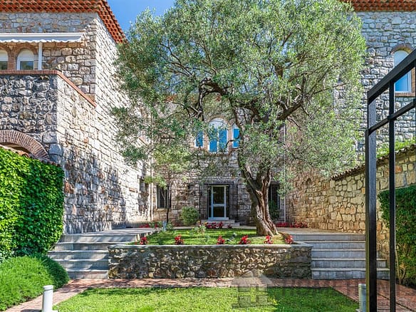 2 Bedroom Apartment in Roquebrune Cap Martin 8