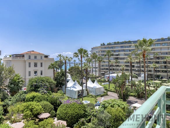 3 Bedroom Apartment in Cannes 8