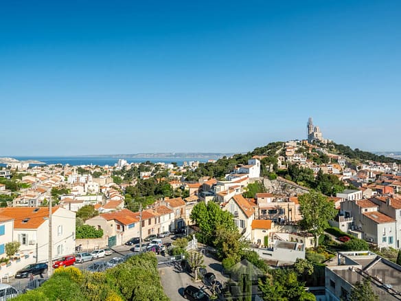4 Bedroom Apartment in Marseille 30