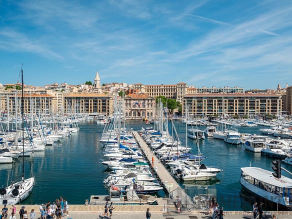3 Bedroom Apartment in Marseille 28