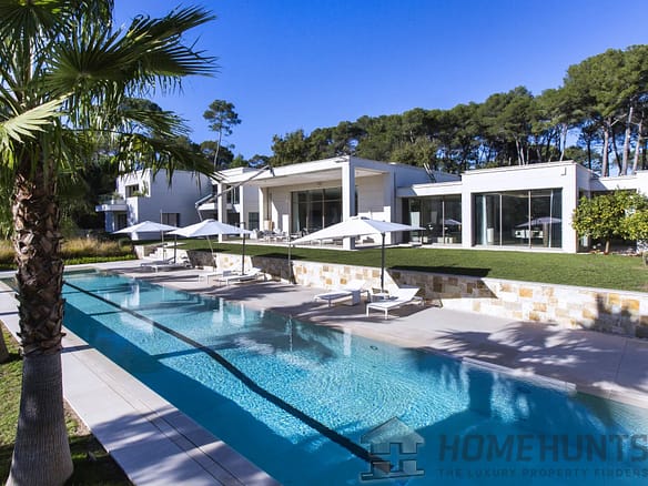 8 Bedroom Villa/House in Mougins 9