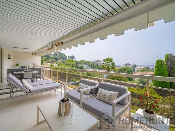 2 Bedroom Apartment in Le Cannet 10
