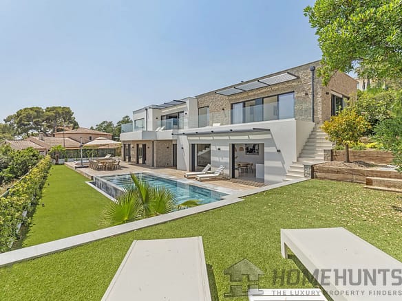 4 Bedroom Villa/House in Les Issambres 4