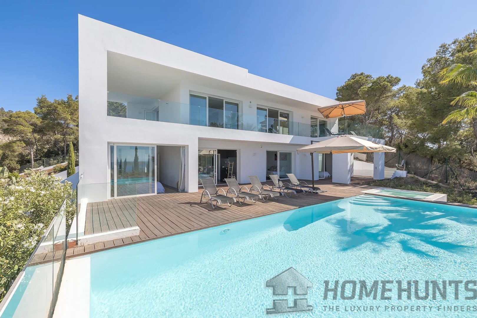 4 Bedroom Villa/House in Cala Moli 9